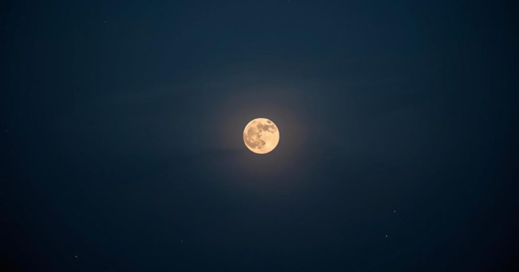 witty-moon-captions-for-fun-night-outings